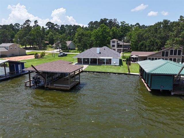 320 Lakefront Drive, Onalaska, TX 77360