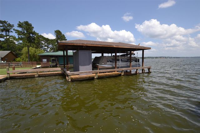 320 Lakefront Drive, Onalaska, TX 77360
