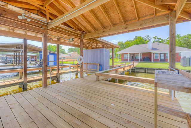 320 Lakefront Drive, Onalaska, TX 77360
