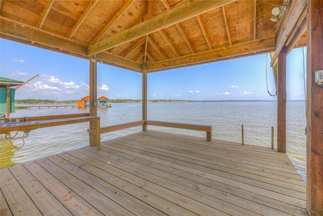 320 Lakefront Drive, Onalaska, TX 77360