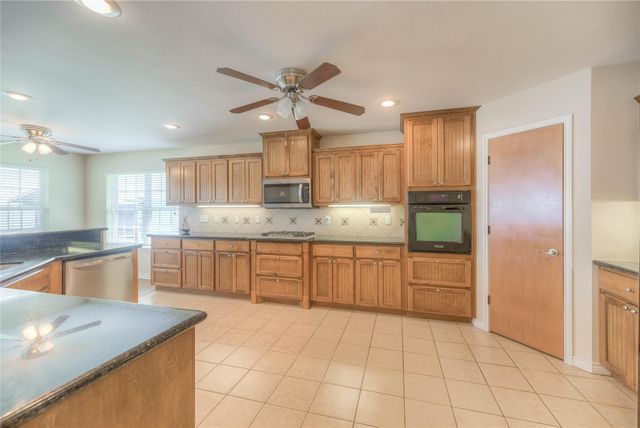 320 Lakefront Drive, Onalaska, TX 77360