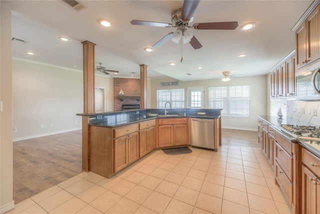 320 Lakefront Drive, Onalaska, TX 77360