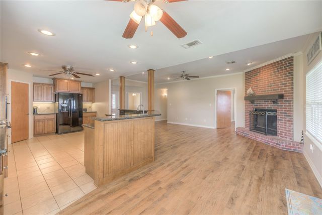 320 Lakefront Drive, Onalaska, TX 77360