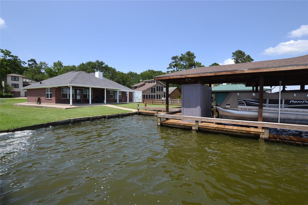 320 Lakefront Drive, Onalaska, TX 77360