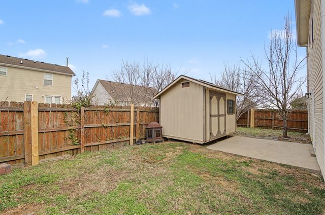 1022 Cheryl Ln, La Vergne, TN 37086