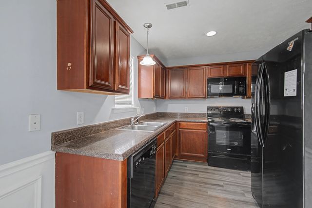 1022 Cheryl Ln, La Vergne, TN 37086