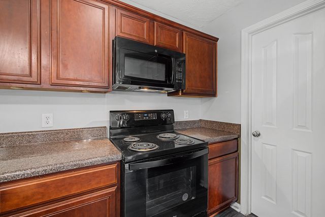 1022 Cheryl Ln, La Vergne, TN 37086