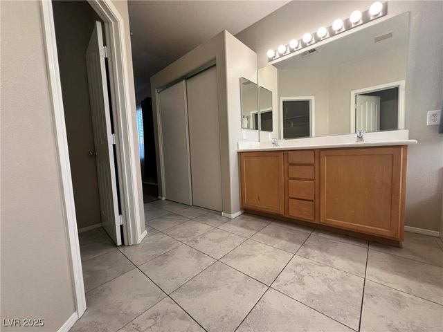 7204 Glen Shire Court, Las Vegas, NV 89149