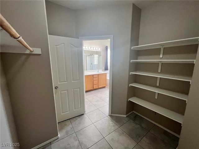 7204 Glen Shire Court, Las Vegas, NV 89149