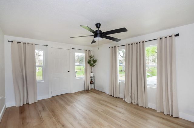 2930 W Shane Street, Alvin, TX 77511