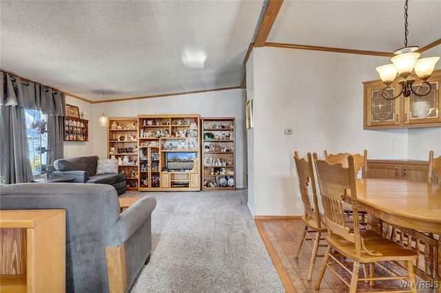 807 Fernwood Drive, Lockport Town, NY 14094