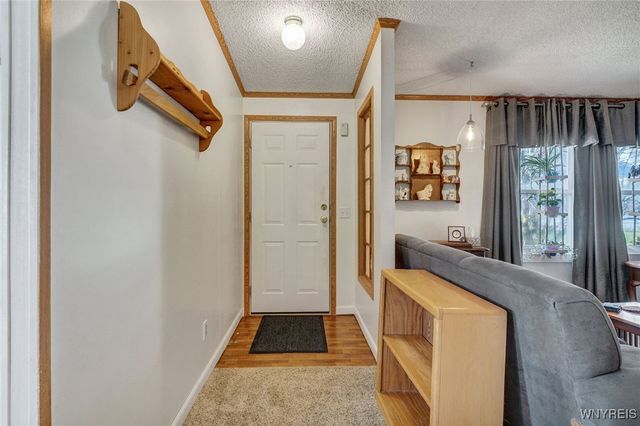 807 Fernwood Drive, Lockport Town, NY 14094