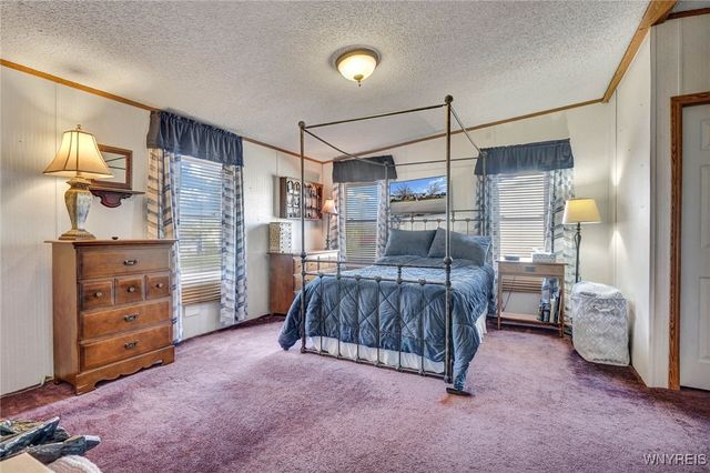 807 Fernwood Drive, Lockport Town, NY 14094