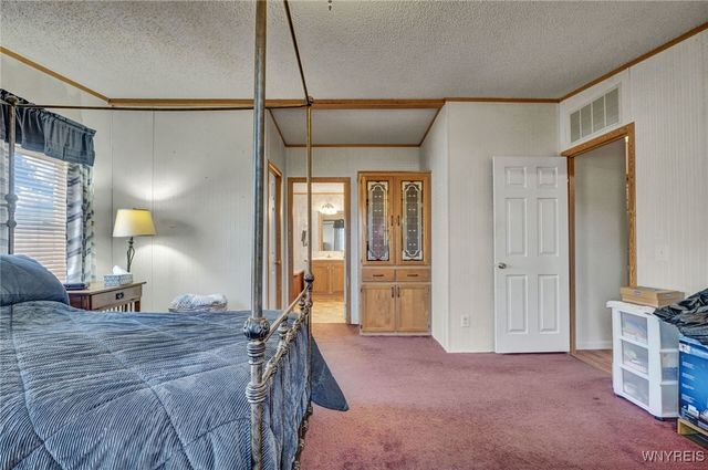 807 Fernwood Drive, Lockport Town, NY 14094