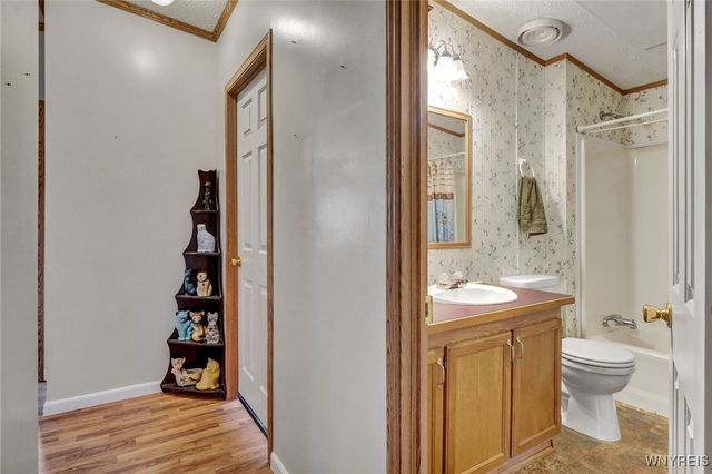 807 Fernwood Drive, Lockport Town, NY 14094