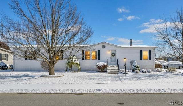 807 Fernwood Drive, Lockport Town, NY 14094