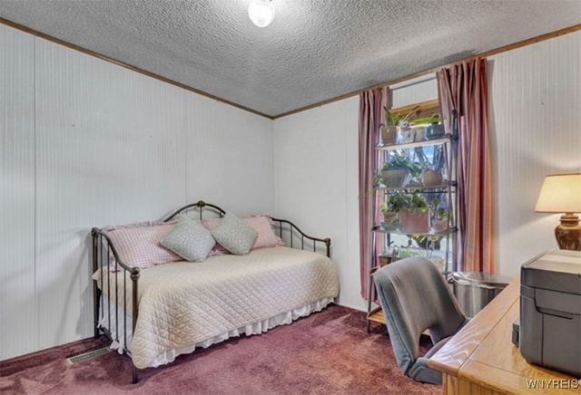 807 Fernwood Drive, Lockport Town, NY 14094