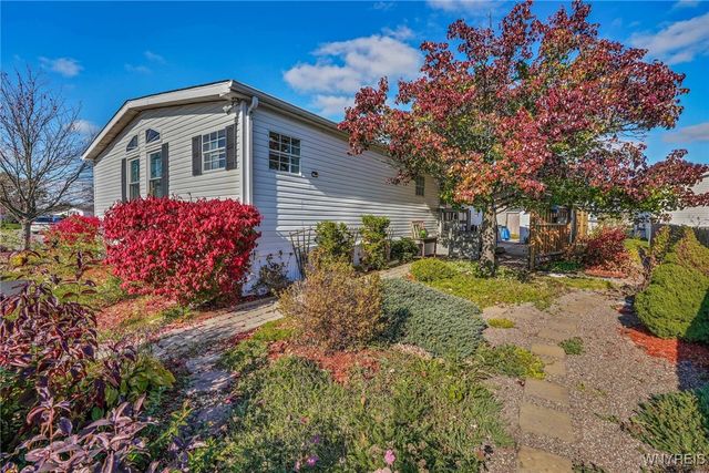 807 Fernwood Drive, Lockport Town, NY 14094