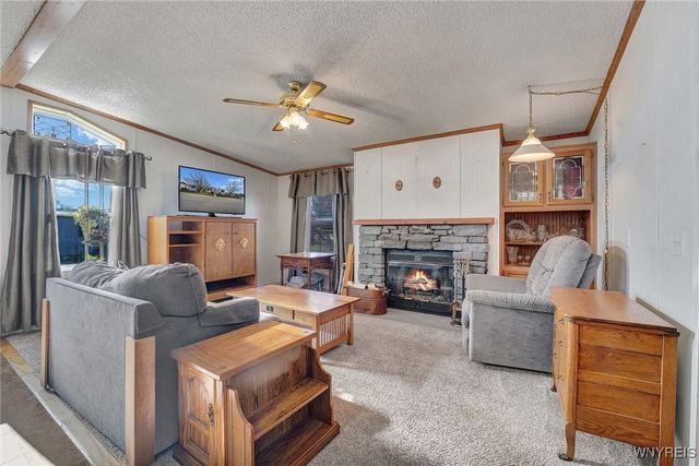 807 Fernwood Drive, Lockport Town, NY 14094