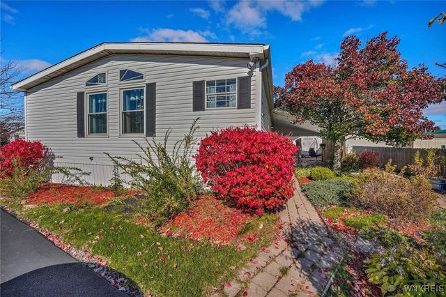 807 Fernwood Drive, Lockport Town, NY 14094