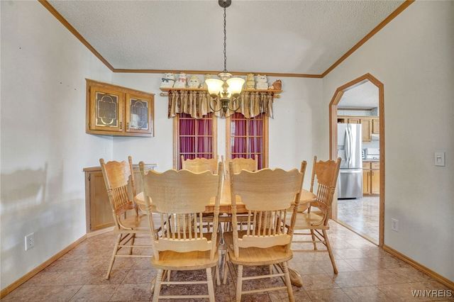 807 Fernwood Drive, Lockport Town, NY 14094