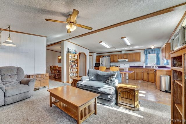 807 Fernwood Drive, Lockport Town, NY 14094