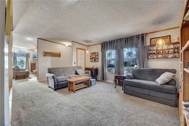 807 Fernwood Drive, Lockport Town, NY 14094