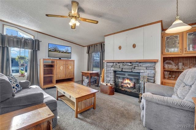 807 Fernwood Drive, Lockport Town, NY 14094