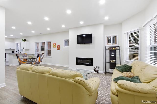 1675 Gladstone Street, Detroit, MI 48206