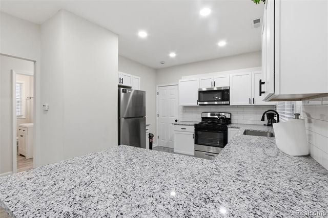 1675 Gladstone Street, Detroit, MI 48206