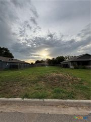 612 Briggs Street, Lampasas, TX 76550
