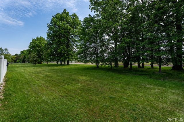 7001 Deborah Lane, Wheatfield, NY 14304