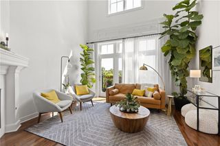 10531 Mission Road 304, Leawood, KS 66206