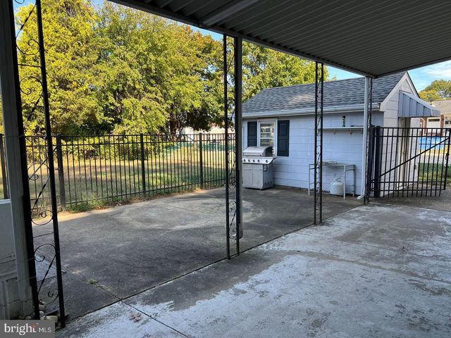 4 PASO DR, Trenton, NJ 08619