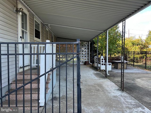 4 PASO DR, Trenton, NJ 08619