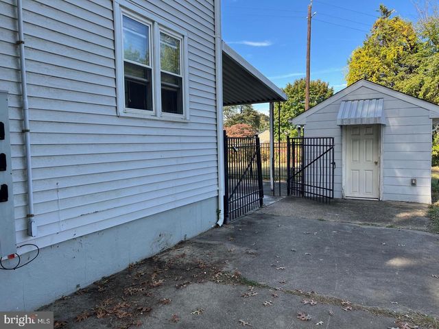 4 PASO DR, Trenton, NJ 08619