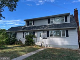 4 PASO DR, Trenton, NJ 08619
