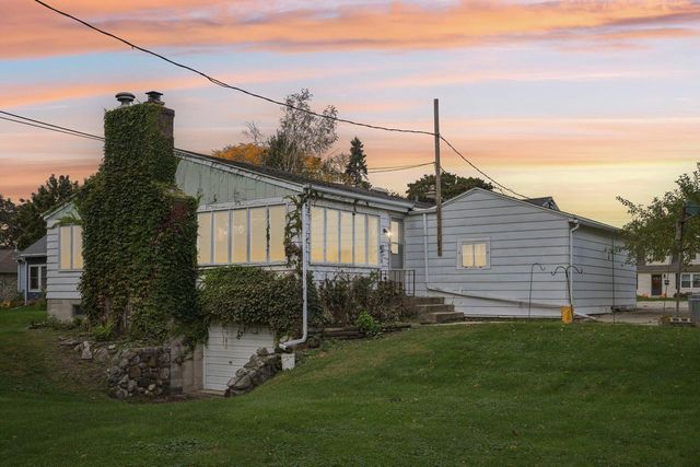 1343 Hillside DRIVE, Waukesha, WI 53186