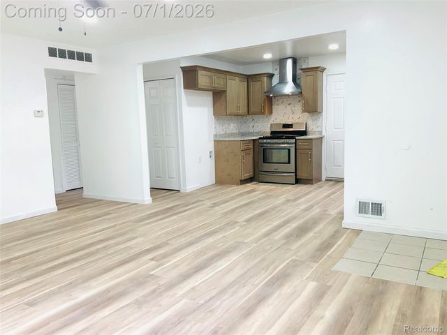 6475 N Highland Street, Dearborn Heights, MI 48127