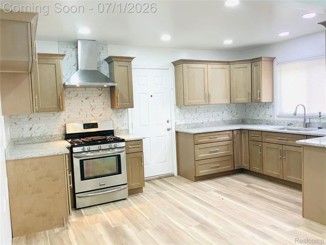 6475 N Highland Street, Dearborn Heights, MI 48127