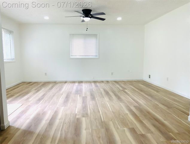 6475 N Highland Street, Dearborn Heights, MI 48127
