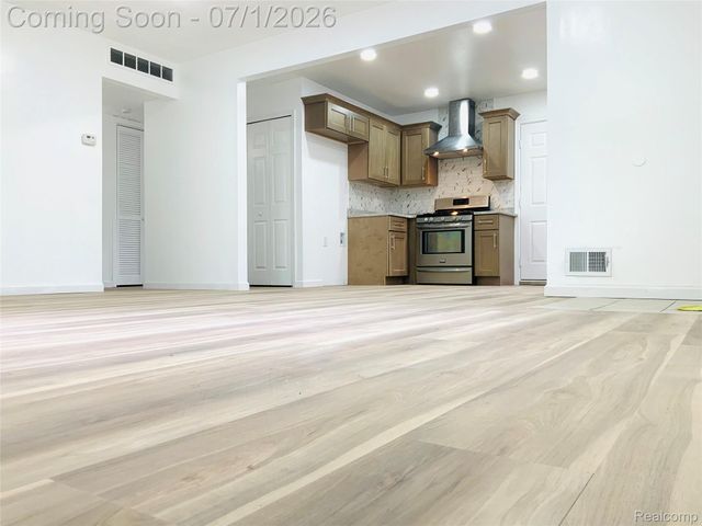 6475 N Highland Street, Dearborn Heights, MI 48127