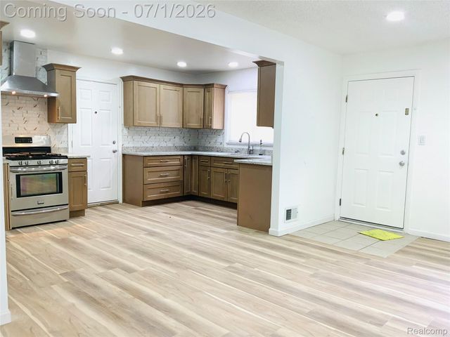 6475 N Highland Street, Dearborn Heights, MI 48127
