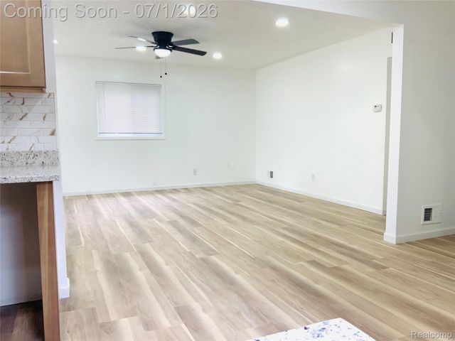 6475 N Highland Street, Dearborn Heights, MI 48127