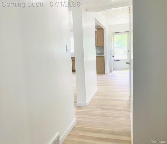 6475 N Highland Street, Dearborn Heights, MI 48127