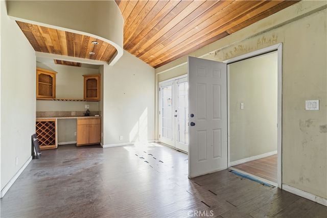 15000 Hamlin Street, Van Nuys, CA 91411