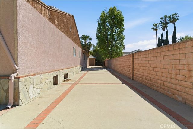 15000 Hamlin Street, Van Nuys, CA 91411