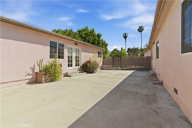 15000 Hamlin Street, Van Nuys, CA 91411