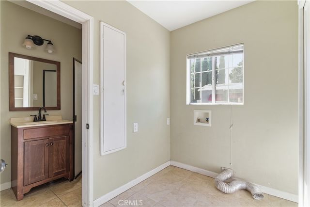 15000 Hamlin Street, Van Nuys, CA 91411