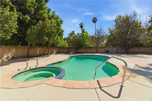 15000 Hamlin Street, Van Nuys, CA 91411